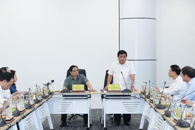 Thủ tướng thăm và làm việc tại Trung tâm Đổi mới sáng tạo Quốc gia