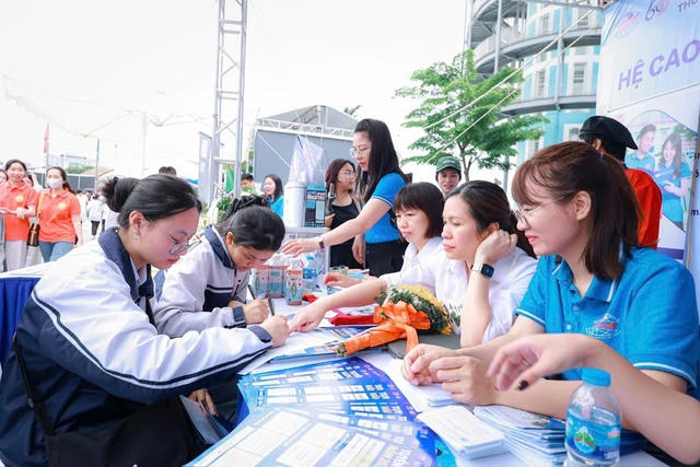 Hà Nội đã giải quyết việc làm cho 17.000 lao động trong tháng 5/2025- Ảnh 1.