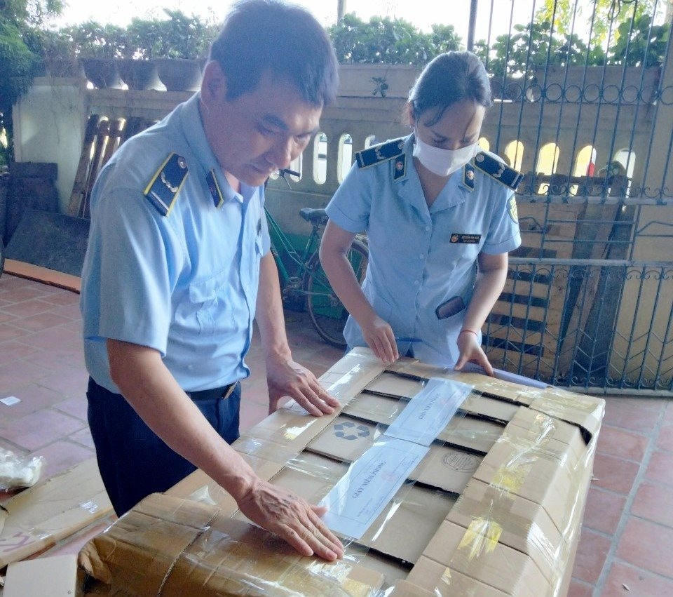 Tạm giữ nhiều thiết bị âm thanh có dấu hiệu giả mạo