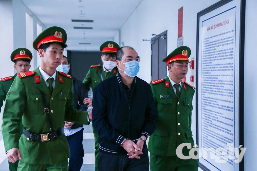 Cựu Giám đốc CDC Hải Dương nghĩ nhận tiền của Việt Á là "chia sẻ lợi nhuận"