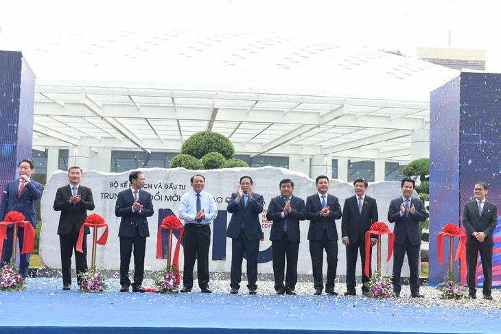 Thủ tướng dự khánh thành Trung tâm Đổi mới sáng tạo quốc gia Hòa Lạc