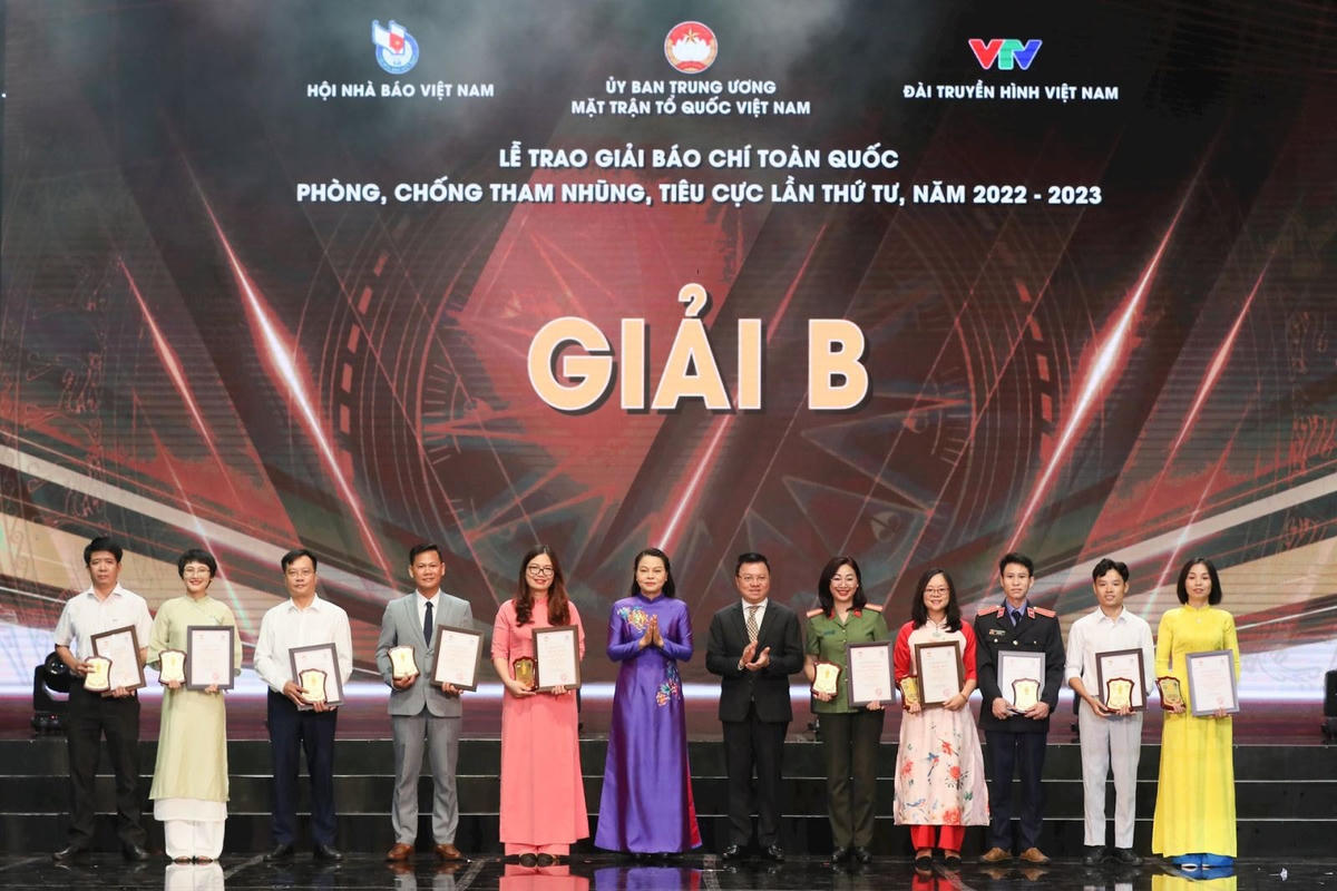 Tiếp thêm động lực cho những người làm báo trong phòng chống tham nhũng, tiêu cực