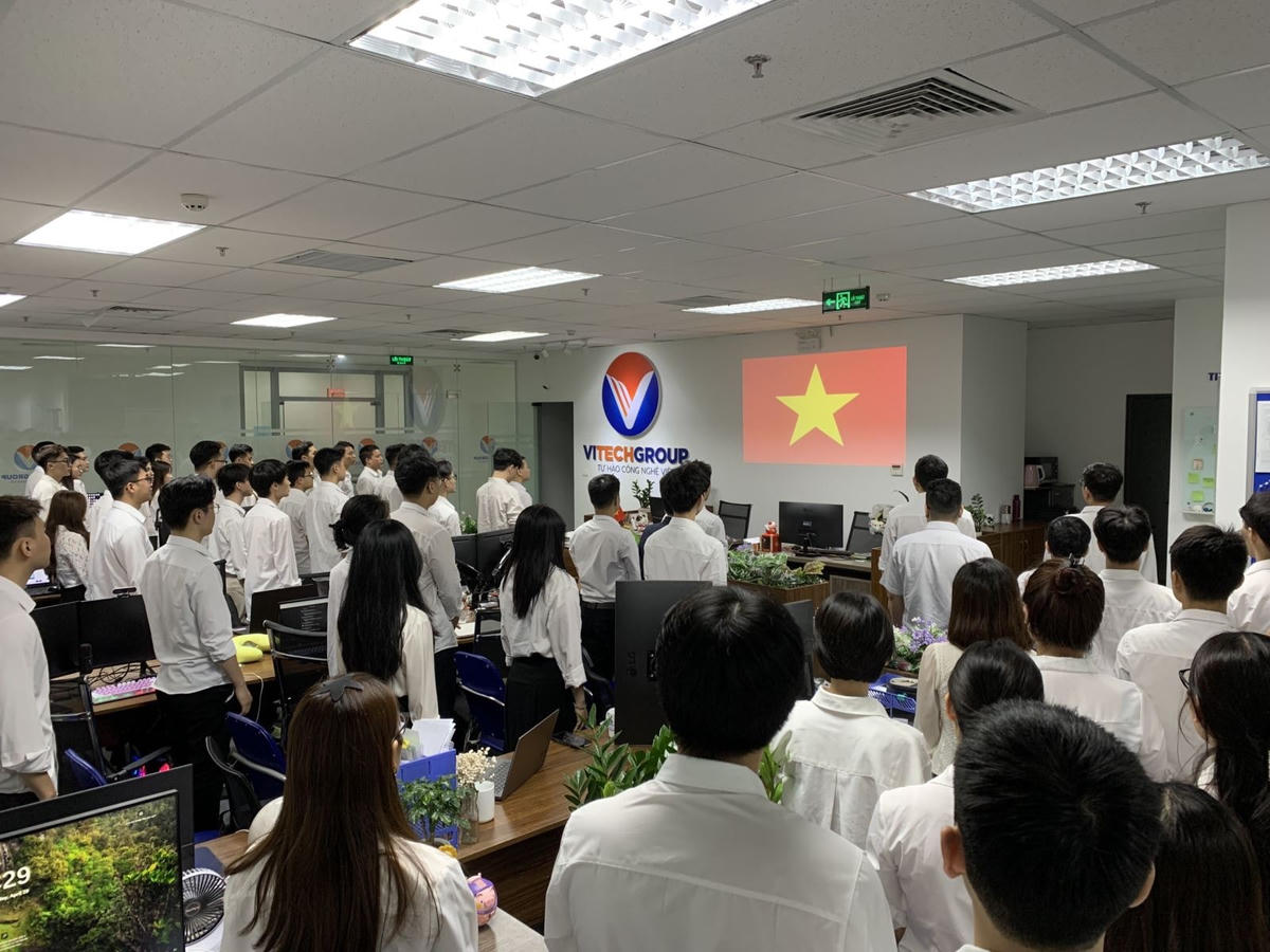 Hát quốc ca nét đẹp trong văn hóa doanh nghiệp tại Vitech Group