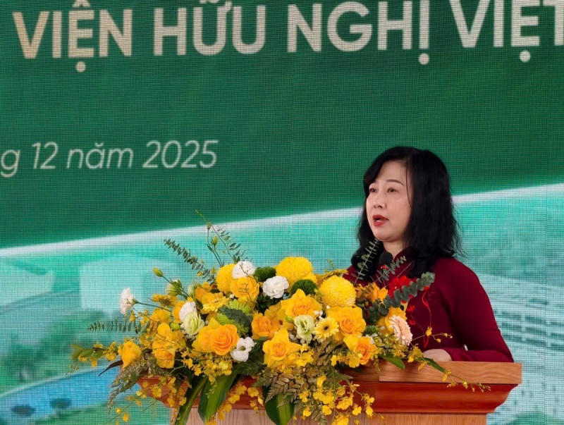 Lãnh đạo Bộ Y tế tham dự buổi lễ. 