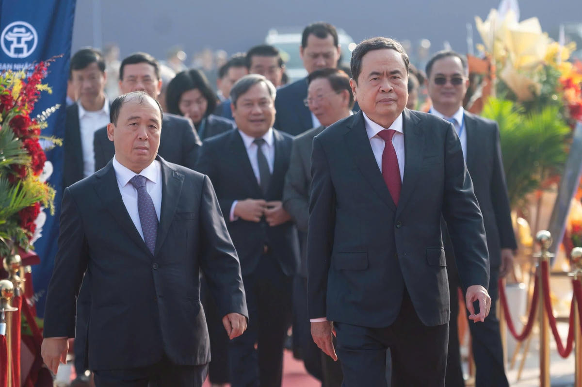 Chủ tịch Quốc hội Trần Thanh Mẫn tới dự Lễ khởi công dự án Trục Đại lộ cảnh quan sông Hồng tại Hà Nội.