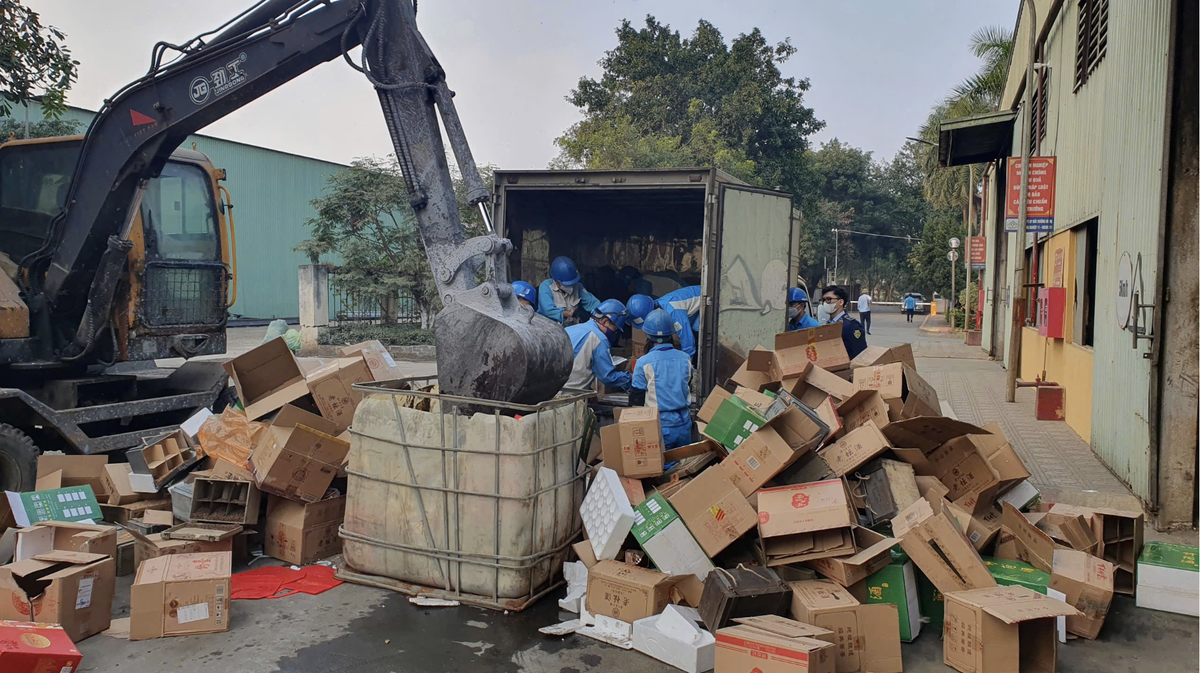 Xử phạt điểm kinh doanh gần 100 triệu đồng vì kinh doanh rượu nhập lậu