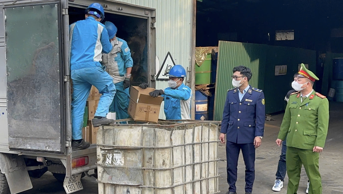 Xử phạt điểm kinh doanh gần 100 triệu đồng vì kinh doanh rượu nhập lậu