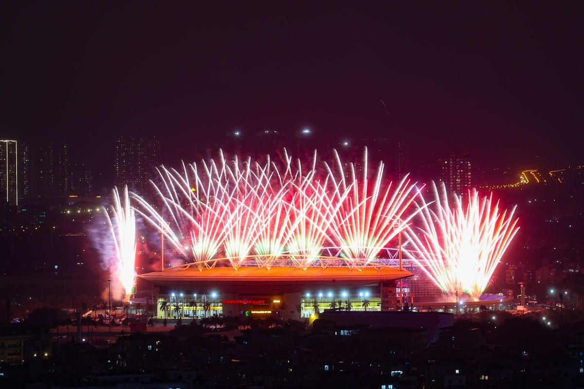 Chương trình “Dưới lá cờ vẻ vang của Đảng” diễn ra lúc 20 giờ ngày 23/1/2026 tại Sân vận động quốc gia Mỹ Đình. Ảnh: Sun Group