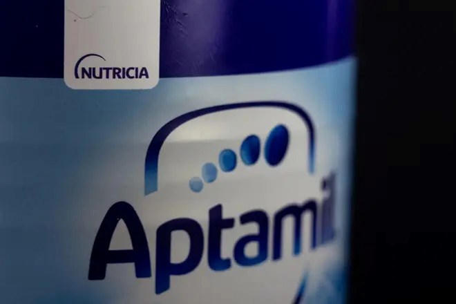 Tập đoàn Danone (Pháp) thông báo tự nguyện thu hồi một lô sữa công thức Aptamil First Infant Formula tại thị trường Anh do phát hiện nhiễm độc tố cereulide.&nbsp;