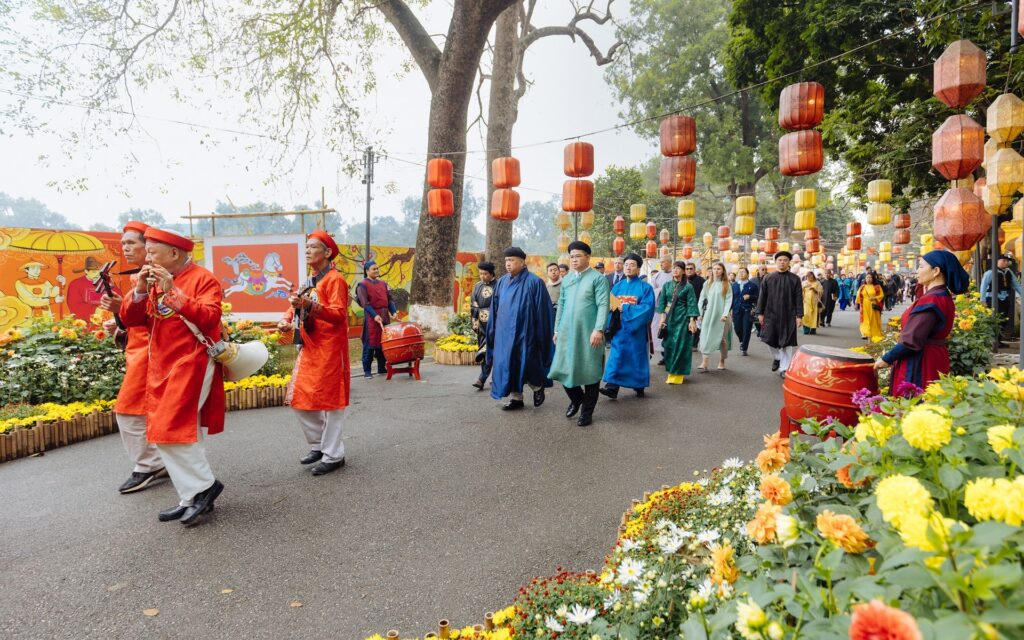 Đường hoa Tết độc đáo tại Khu di sản thế giới Hoàng thành Thăng Long. Ảnh: Hoàng Lân