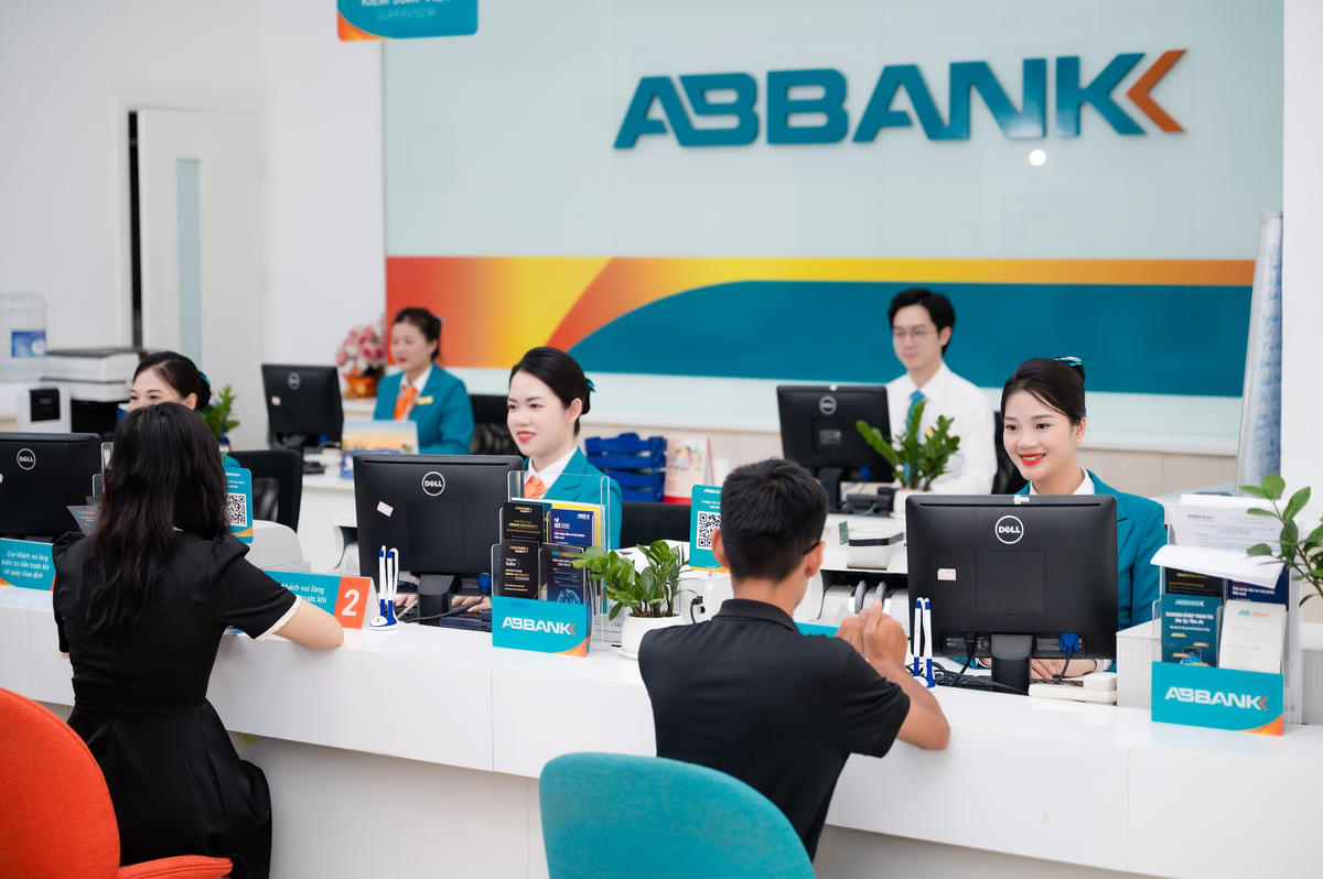 ABBank vừa triển khai gói tín dụng quy mô 4.000 tỷ đồng với ưu đãi lãi suất giảm tối thiểu 1%/năm cho doanh nghiệp đầu tư điện lực, giao thông và công nghệ chiến lược. Ảnh: ABBank