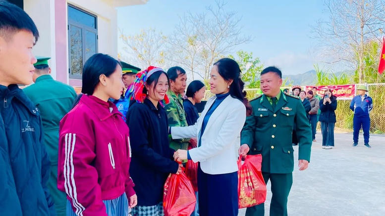 Tết ấm lan tỏa nơi nẻo cao, biên giới- Ảnh 2.