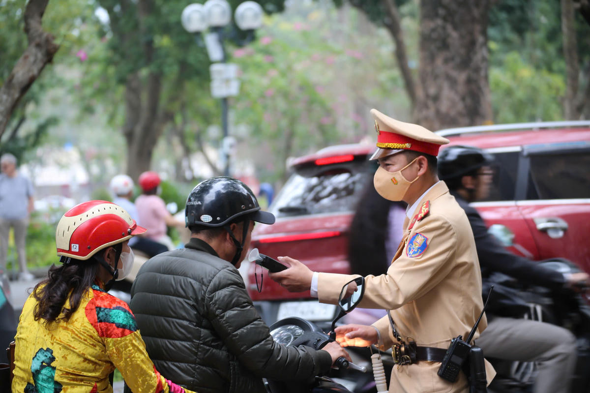 Hơn 800 trường hợp vi phạm nồng độ cồn bị xử lý trong ngày mùng 1 Tết Bính Ngọ 2026.
