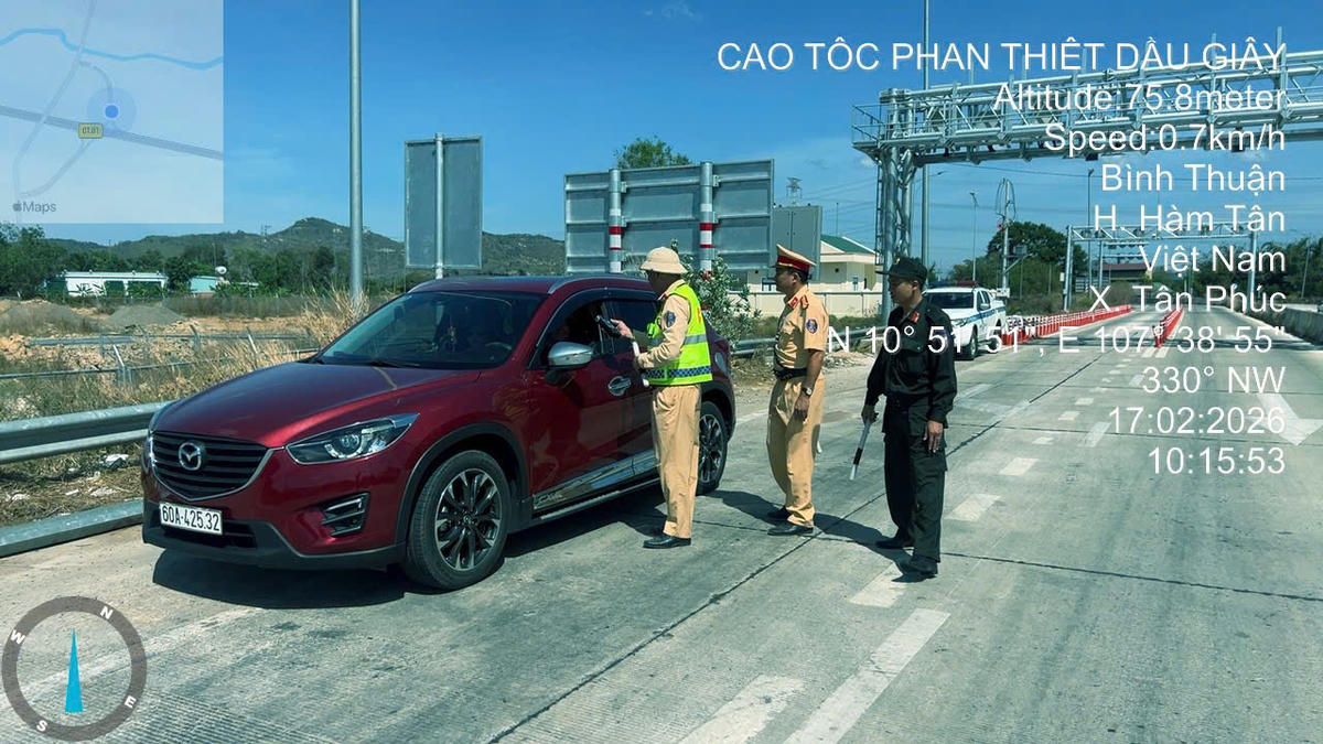 Lực lượng CSGT tại 34 địa phương đã đồng loạt ra quân thực hiện chuyên đề kiểm soát nồng độ cồn đối với người điều khiển phương tiện tham gia giao thông.