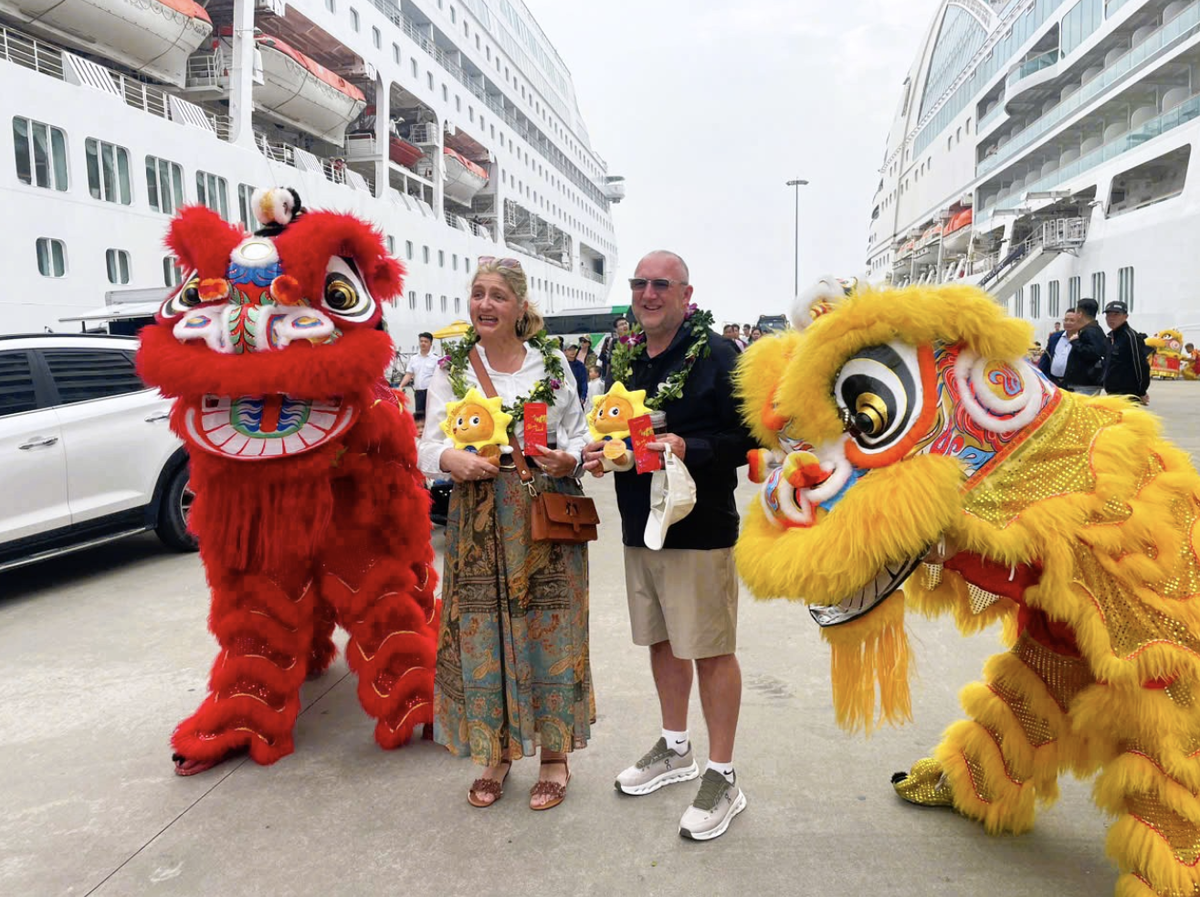 Những vị khách xông đất đầu tiên