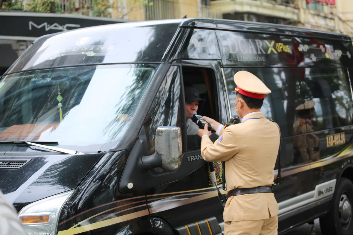 Trong ngày mùng 2 Tết, vi phạm về nồng độ cồn chiếm tỷ lệ cao nhất với 2.812 trường hợp.