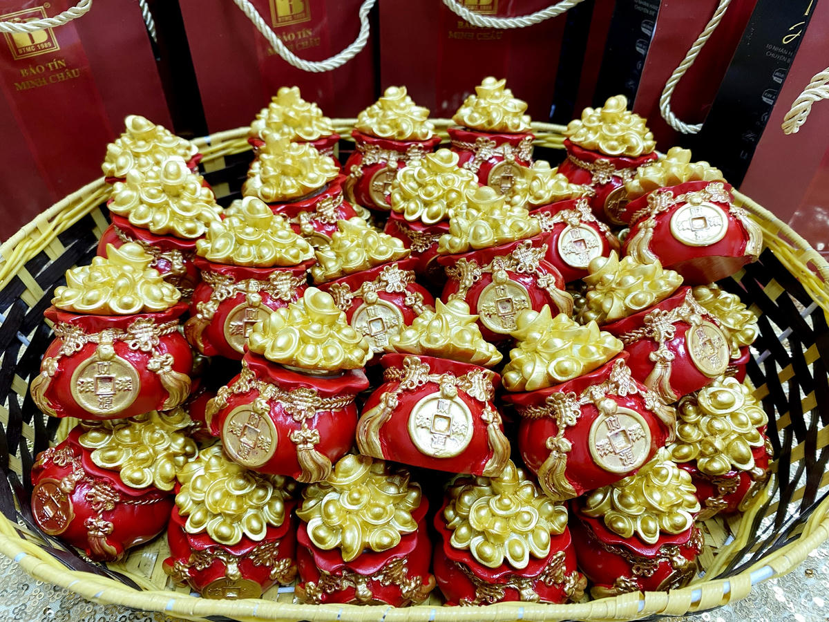 Ngày Vía Thần Tài (26/02) là thời điểm người dân có thói quen mua vàng để cầu sự may mắn về tài chính trong năm mới. Ảnh minh họa
