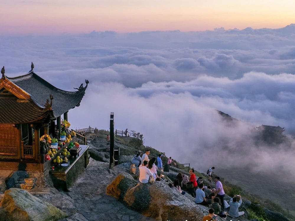 Du khách hành hương, tham quan Khu di tích và danh thắng Yên Tử trong những ngày đầu xuân Bính Ngọ 2026.