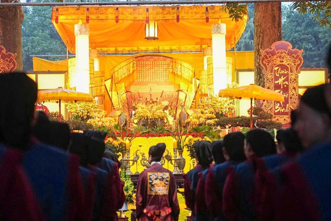 Nghi thức lễ dâng hương khai Xuân Bính Ngọ 2026 tại di tích Điện Kính Thiên.