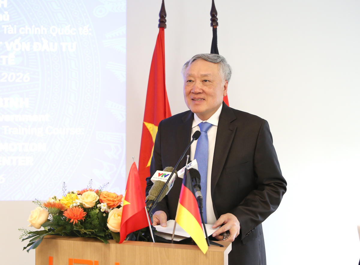 Phó Thủ tướng Thường trực Chính phủ Nguyễn Hòa Bình phát biểu tại Lễ khai giảng Khóa đào tạo Nhà quản lý Trung tâm Tài chính quốc tế tại Trường Đại học Việt Đức. Ảnh: VGP&nbsp;