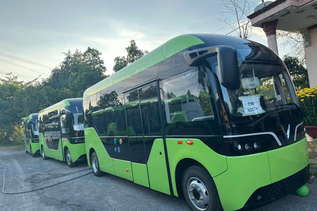 Các xe buýt điện ở Đồng Nai chuẩn bị đưa vào khai thác.