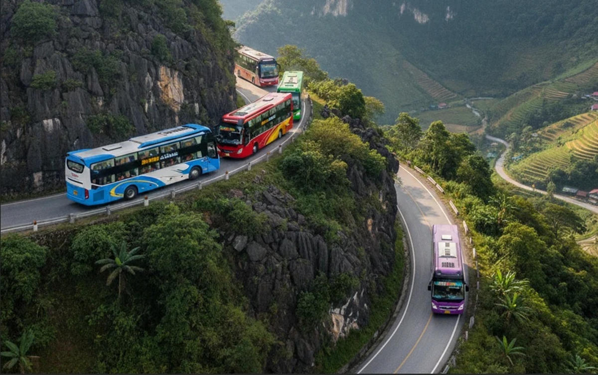 Cục CSGT tổ chức khảo sát mức độ an toàn ô tô khách giường nằm 2 tầng trên một số tuyến đường trọng điểm. Ảnh minh họa