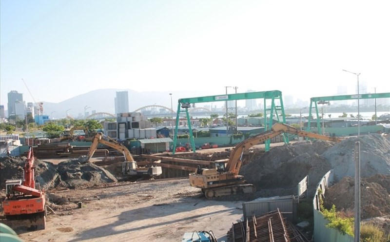 Thi công công trình xây dựng tại công trường hạ tầng. Ảnh minh họa