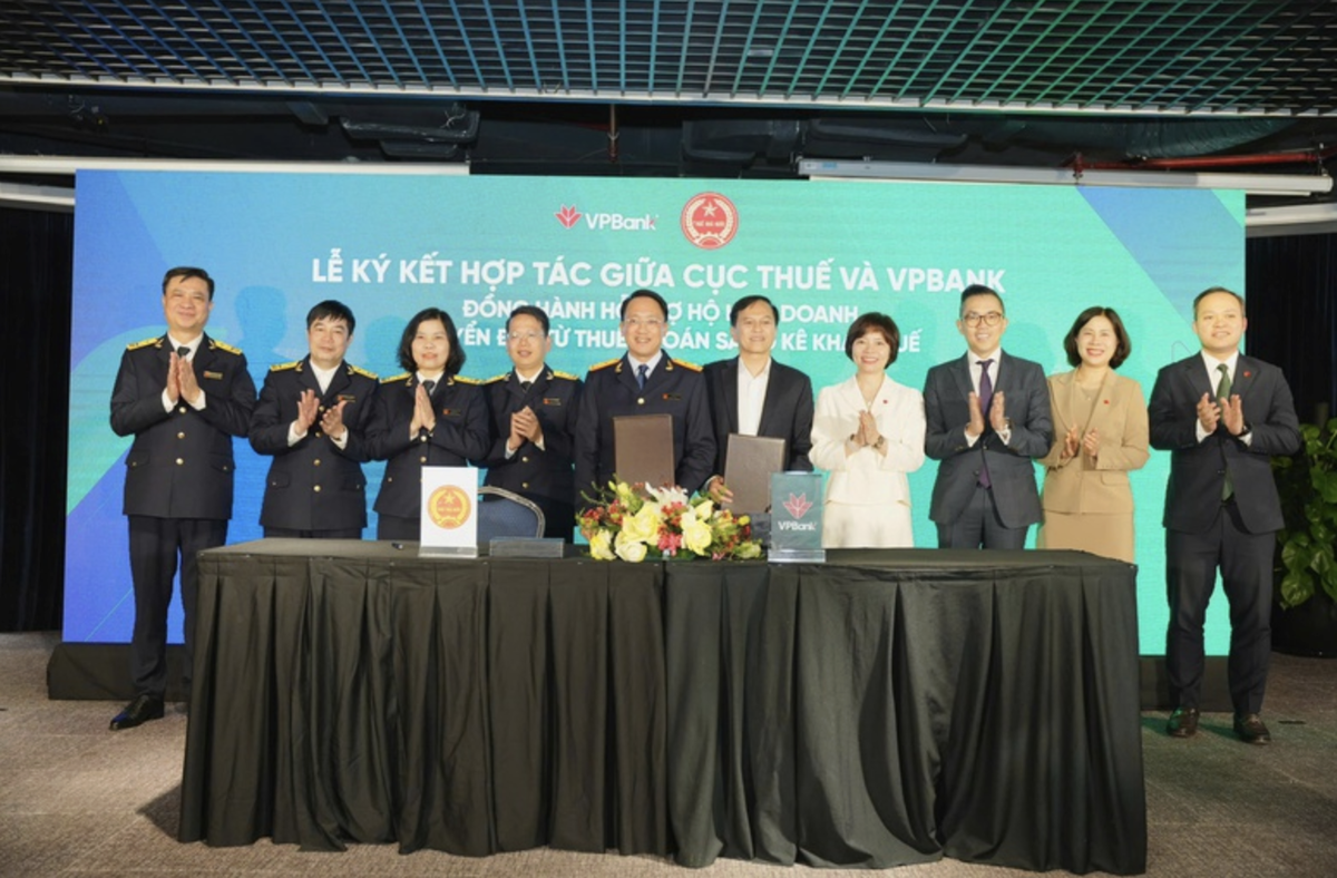 Lễ ký kết được tổ chức đồng thời tại Hà Nội và TP. Hồ Chí Minh, kết nối tới điểm cầu VPBank tại 34 tỉnh, thành trên toàn quốc. Ảnh: VGP