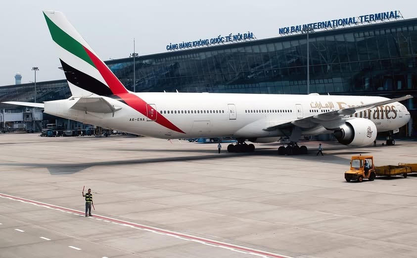 Tàu bay của Emirates đưa các đoàn du khách Việt mắc kẹt tại Trung Đông về nước chiều ngày 4/3.