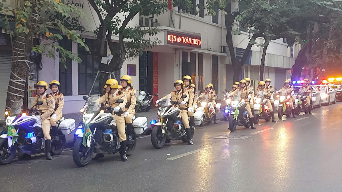 Cảnh sát giao thông Công an TP Hà Nội đã triển khai phương án bảo đảm trật tự, an toàn giao thông ở mức cao nhất. Ảnh: Anh Đức.