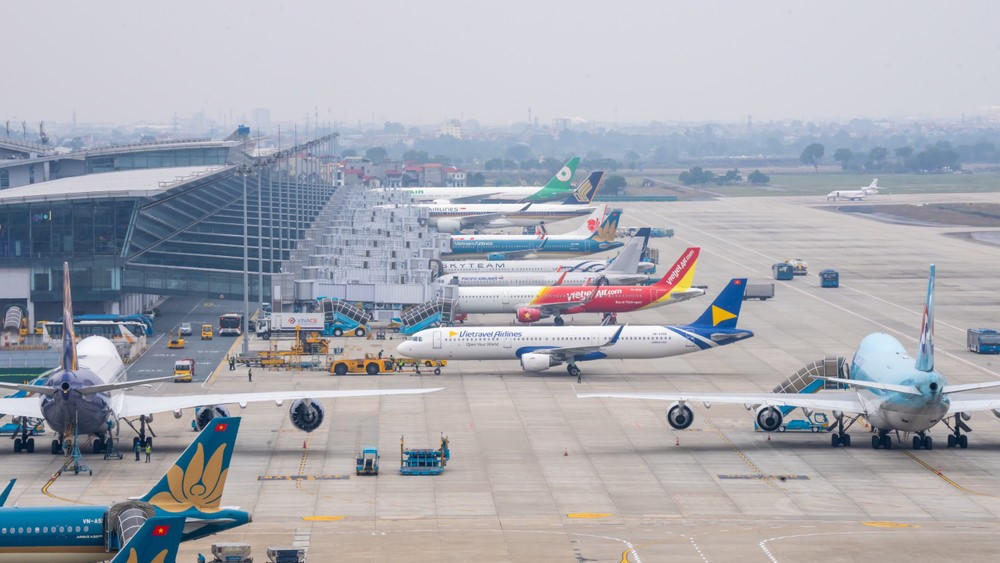 Hoạt động từ&nbsp;quy hoạch, mở, đóng cảng hàng không đến việc cấp giấy chứng nhận đăng ký, khai thác và quản lý đầu tư xây dựng công trình tại sân bay. 