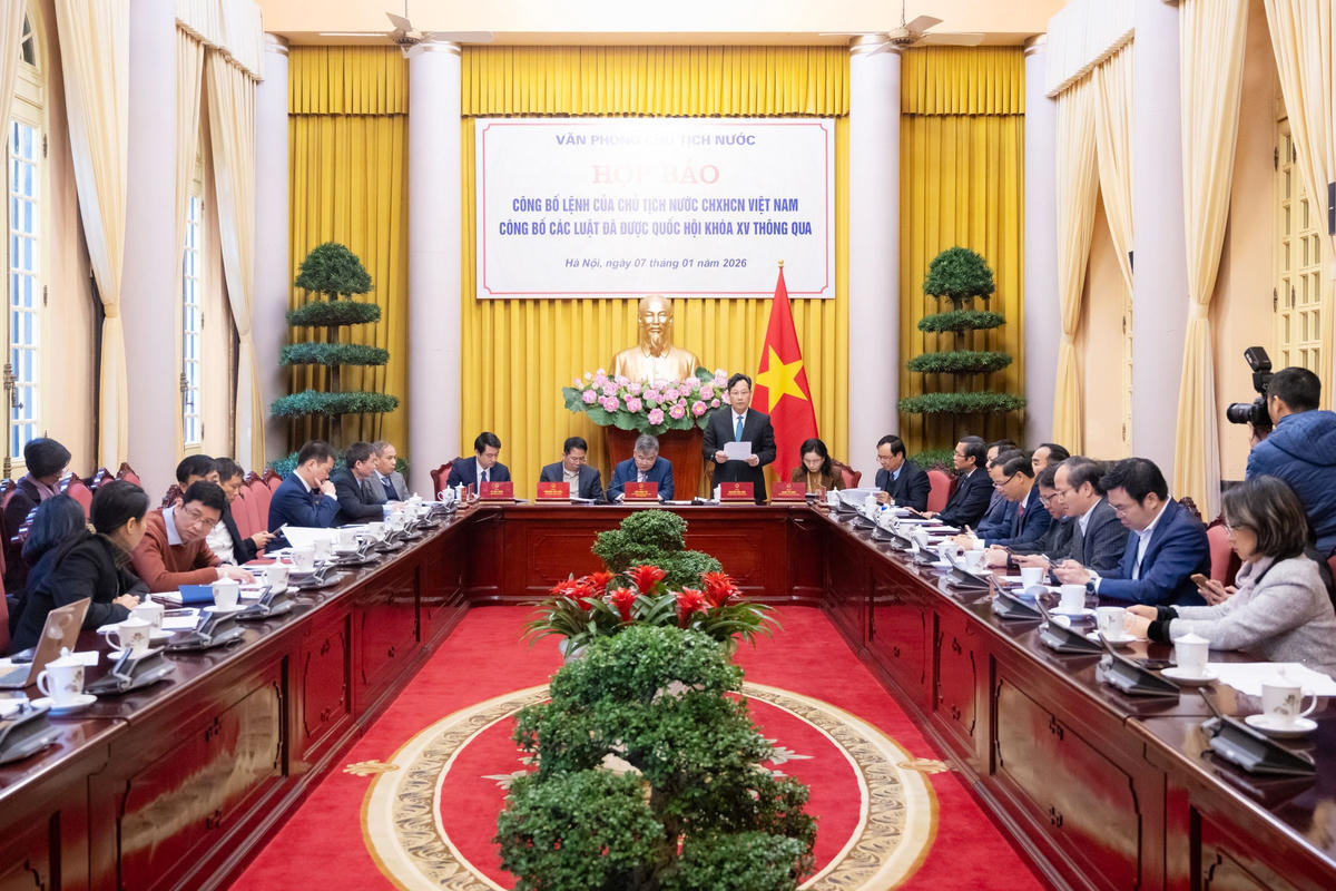 Phó Chánh án TANDTC Nguyễn Văn Tiến giới thiệu điểm mới của luật. Ảnh: H.Ngọc