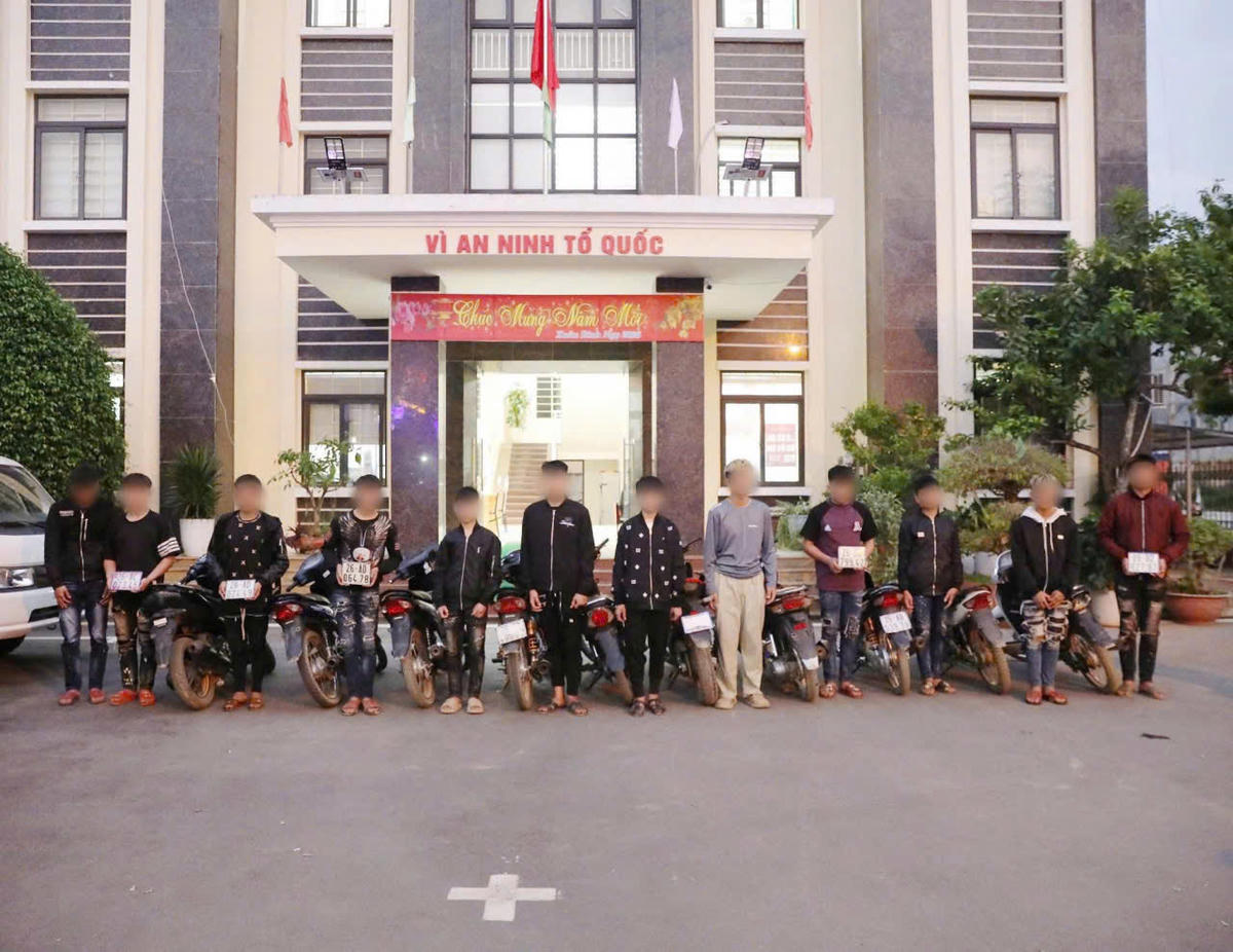 Lực lượng chức năng đã làm rõ và triệu tập xử lý 13 trường hợp vi phạm. Ảnh: Cục CSGT