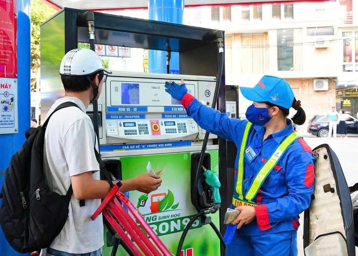 Nhờ sự vào cuộc của Chính phủ, nguồn cung xăng dầu ở Việt Nam luôn đảm bảo đáp ứng cho nền kinh tế (Ảnh MH).