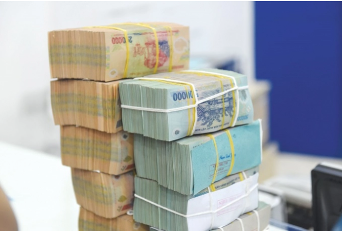 Lãi suất tiền gửi kỳ hạn dài neo cao, chênh lệch rõ giữa các nhóm ngân hàng. Ảnh minh họa