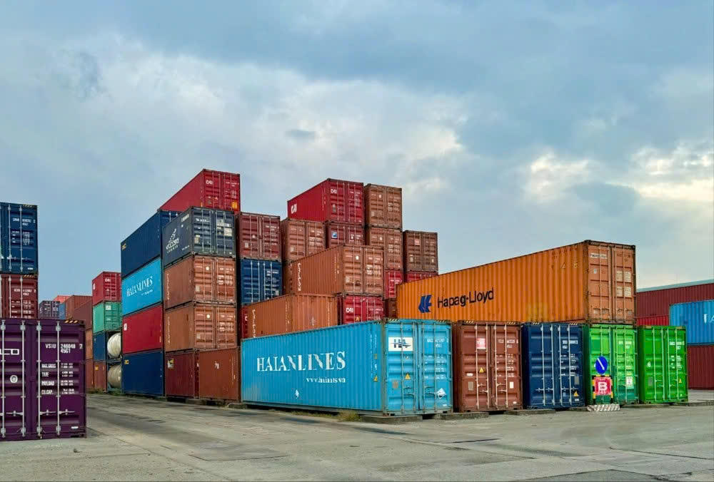 Theo khảo sát của Ban IV&nbsp;với 228 doanh nghiệp cho thấy tác động của xung đột không còn dừng ở mức rủi ro tiềm ẩn mà chuyển hóa thành áp lực thực tế trong hoạt động sản xuất, kinh doanh. Ảnh minh họa