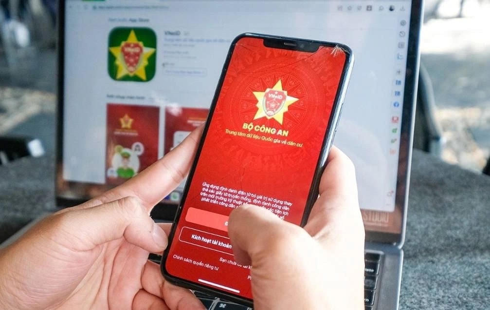 Từ 1/4, người dân có thể gửi dữ liệu hình ảnh, video ghi lại vi phạm giao thông trực tiếp qua ứng dụng VNeID và được đảm bảo bí mật danh tính.