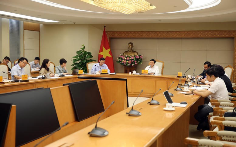 Phó Thủ tướng Trần Hồng Hà chủ trì cuộc họp nghe báo cáo, cho ý kiến hoàn thiện dự thảo nghị định về khuyến khích doanh nghiệp đầu tư vào lĩnh vực nông nghiệp, nông thôn - Ảnh: VGP/Minh Khôi