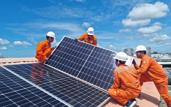 Tăng cường thực thi tiết kiệm điện và phát triển điện mặt trời mái nhà. Ảnh minh họa