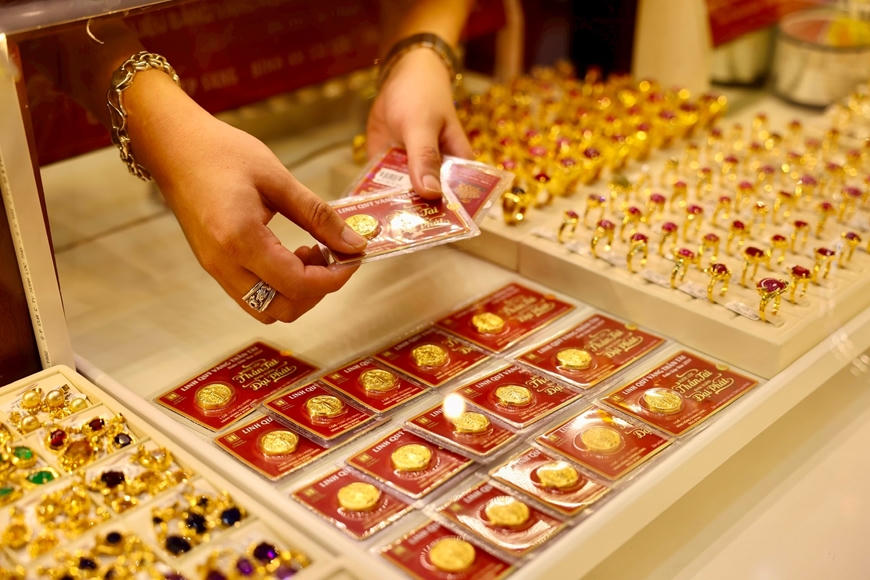 Vàng trong nước xoay quanh ngưỡng 176,7 triệu đồng/lượng. (Ảnh minh họa).