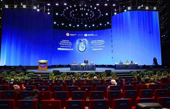 Quang cảnh Phiên thảo luận toàn thể thứ hai trong khuôn khổ Lễ mở ký và Hội nghị cấp cao Công ước của Liên hợp quốc về Chống tội phạm mạng. (Ảnh: TTXVN)