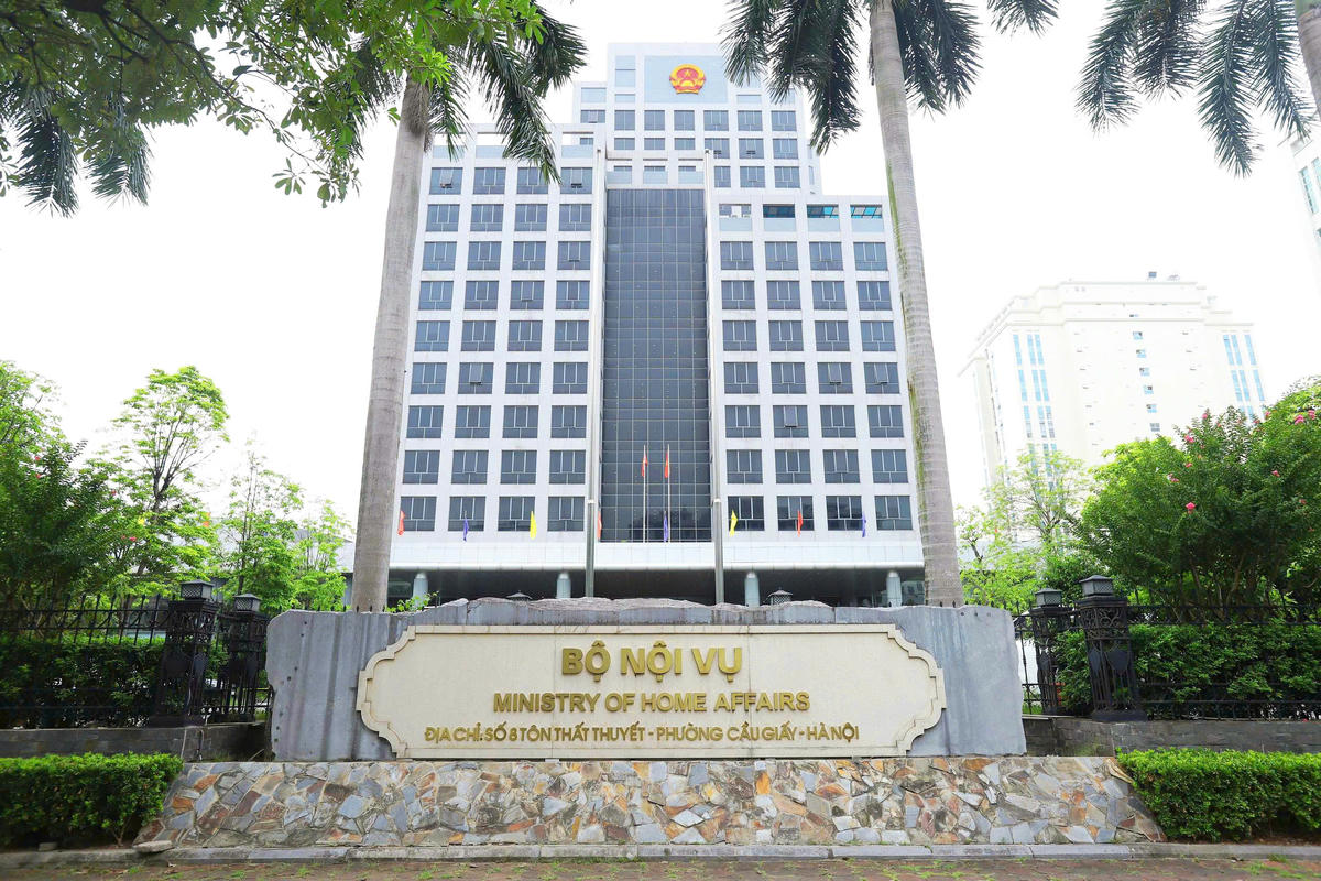 Bộ Nội vụ khẳng định không hoán đổi để nghỉ 9 ngày trong dịp nghỉ lễ Giỗ Tổ Hùng Vương, 30/4 và 01/5.