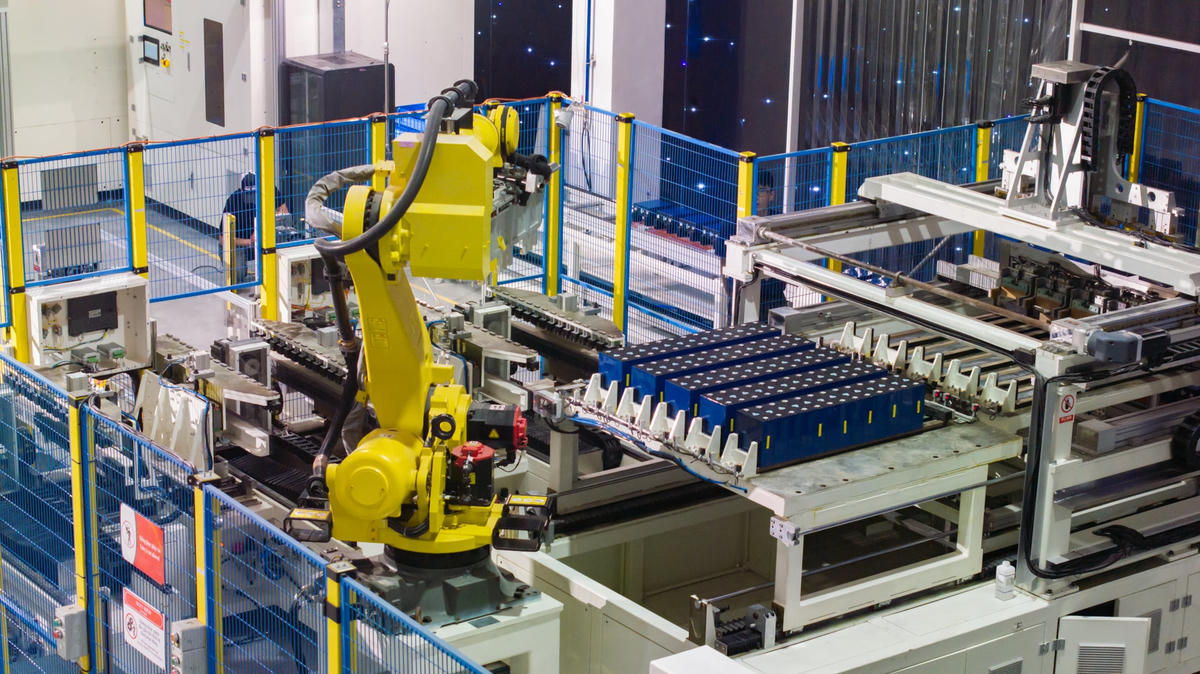 Nhà máy pin lưu trữ tại Hưng Yên. Ảnh: DV