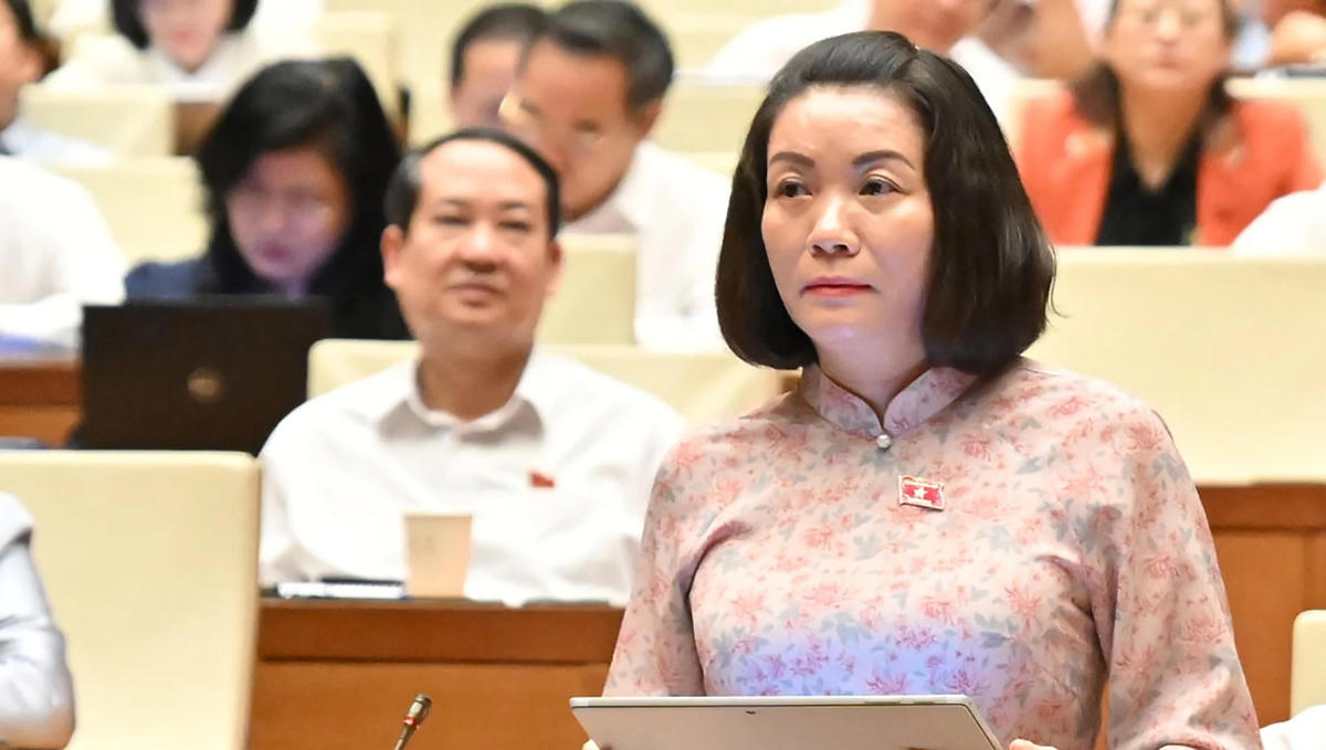 đại biểu Nguyễn Minh Tâm – Phó Trưởng đoàn chuyên trách Đoàn ĐBQH tỉnh Quảng Trị phát biểu thảo luận.