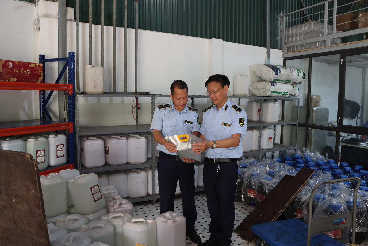 Điểm chứa trữ có các loại như rượu nếp men lá, rượu táo mèo, rượu mơ rừng…