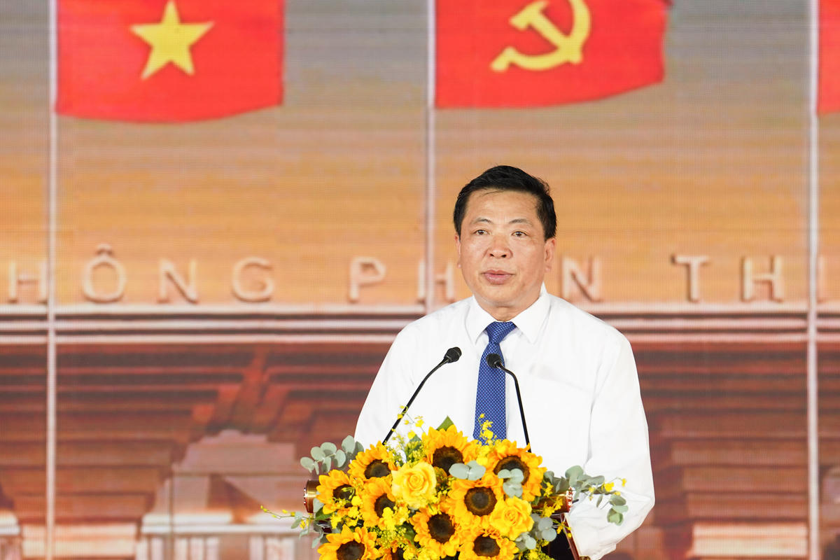 Đồng chí Trần Hồng Minh, Ủy viên BCH Trung ương Đảng, Bộ trưởng Bộ Xây dựng phát biểu tại Lễ khởi công.