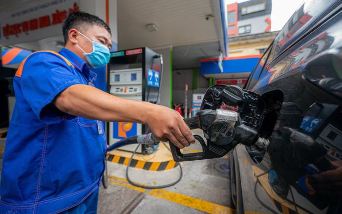 Điều chỉnh giá xăng dầu trước kỳ nghỉ lễ 30/4-1/5. (Ảnh minh họa).