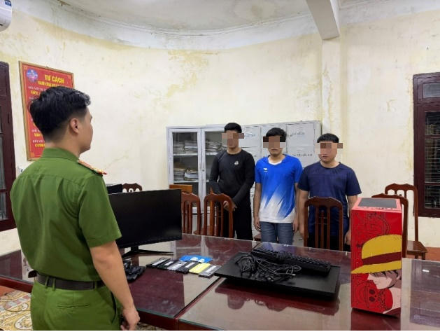 Triệt phá ổ nhóm lừa đảo qua game trực tuyến, chiếm đoạt hơn 500 triệu đồng. Ảnh: Bộ Công an.