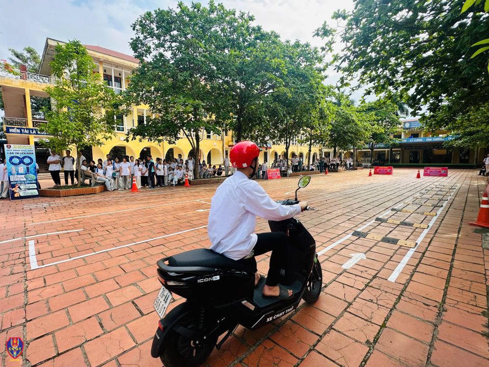 Học sinh trường THPT Đại Từ thực hành phần thi trong hình.