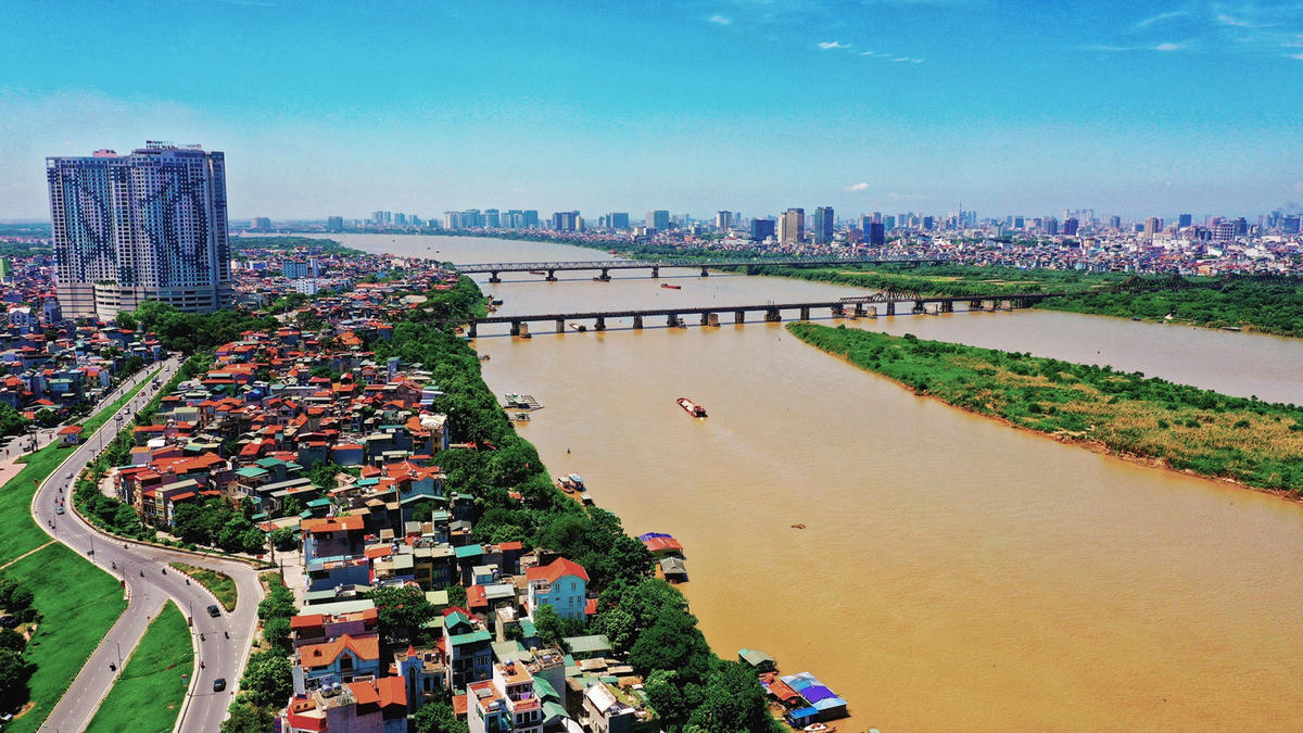 Sông Hồng khu vực cầu Chương Dương và Long Biên. (Ảnh: Zing news).